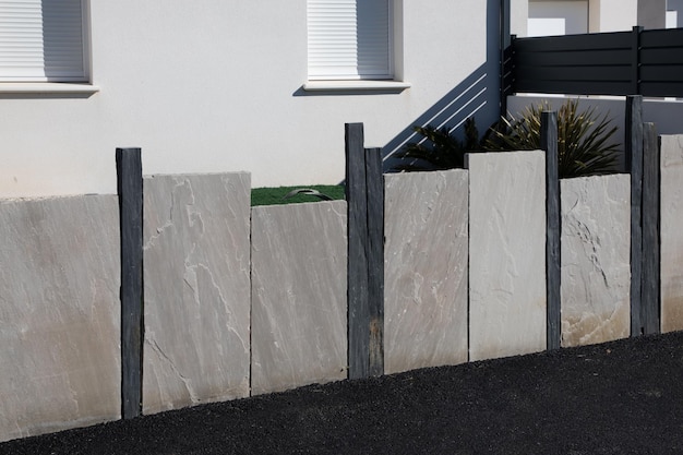 Zaun geschnitzte Steinfliesen moderne Barriere Granit Hauswand Garten