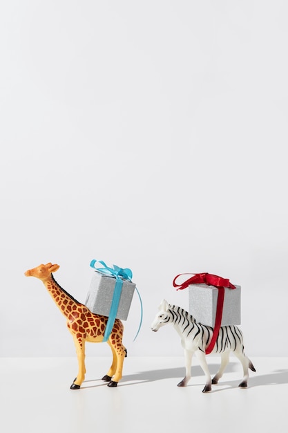 Foto zebra und giraffe tragen geschenke