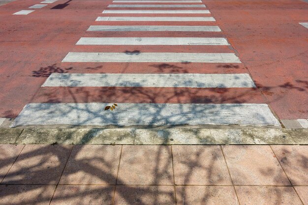 Zebrastreifen auf der Straße