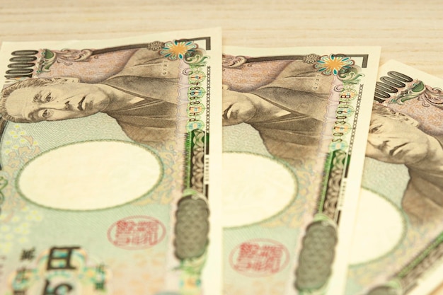 Foto zehntausend yen 10000 yen banknoten gestapelt japanisches geld papiergeld