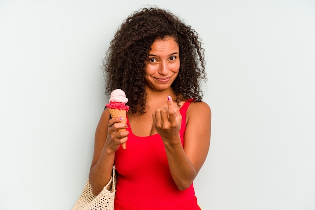 Zeigen Sie mit dem Finger auf Sie, als würden Sie einladen, näher zu kommen