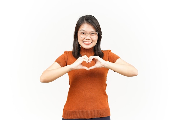 Zeigt Liebe oder Herzzeichen der schönen asiatischen Frau, Isolated On White Background