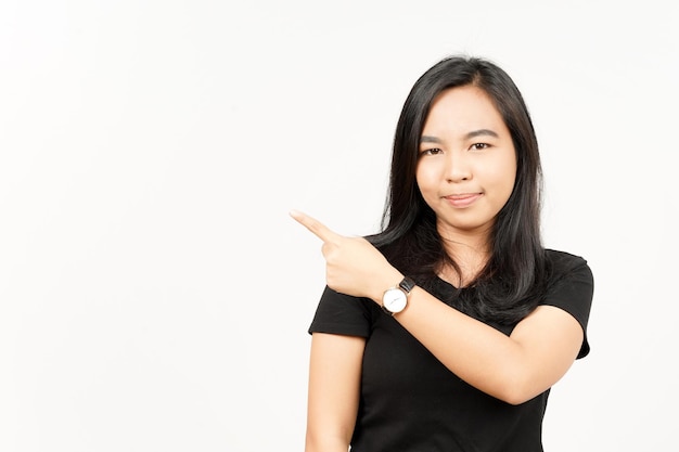 Zeigt Produkt und zeigt Seite der schönen asiatischen Frau, Isolated On White Background