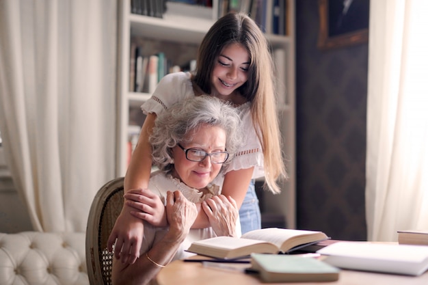 Zeit mit Oma verbringen