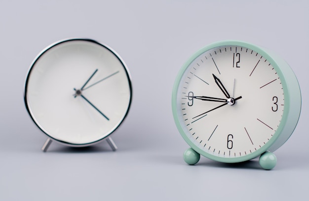 Zeitzeiger zeigt stehende Zeit Hochwertigkeits-Studio-Foto einer Uhr Das Konzept der Zeit