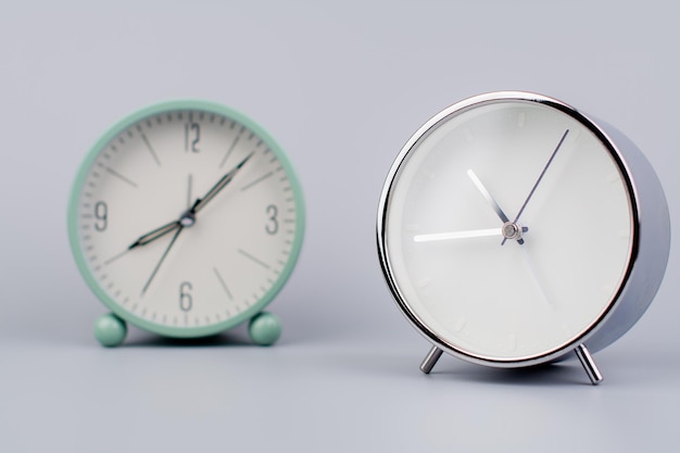 Zeitzeiger zeigt stehende Zeit Hochwertigkeits-Studio-Foto einer Uhr Das Konzept der Zeit