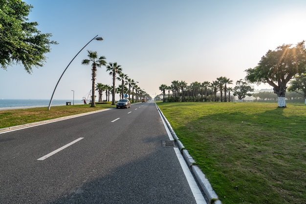 Zentrales Geschäftsviertel, Straßen und Wolkenkratzer, Xiamen, China.