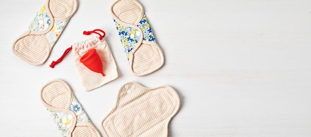 Zero Waste Perioden-Kit Wiederverwendbare Damenbinden und Menstruationstasse