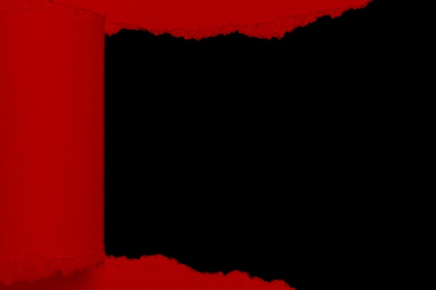 Zerrissenes Papier in Rot und Schwarz mit Schattenkontrast isoliert