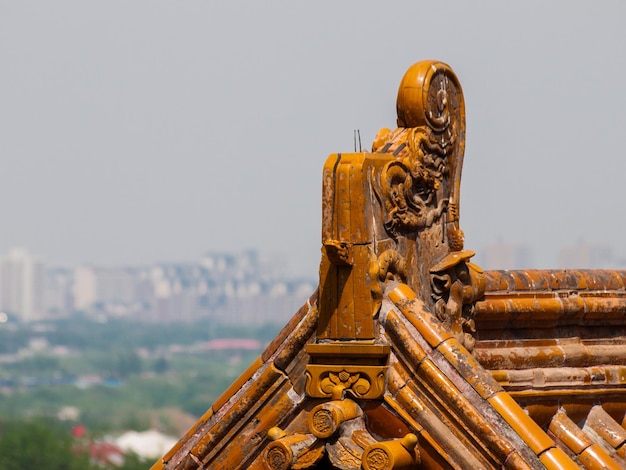 Ziegeldach des Sommerpalastes in Peking, China