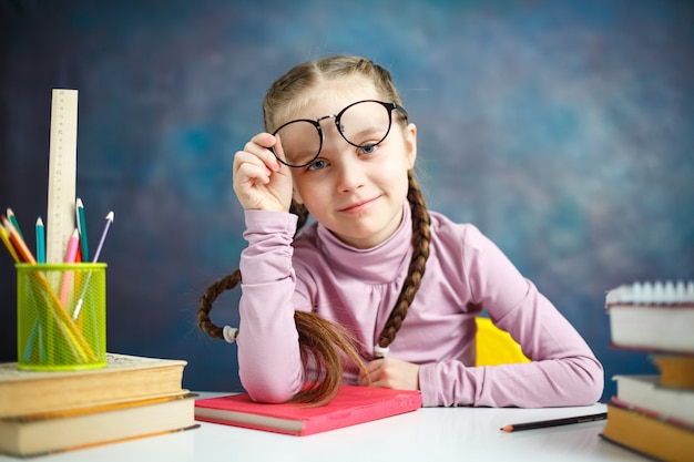 Ziemlich kaukasischen Grundschule Mädchen