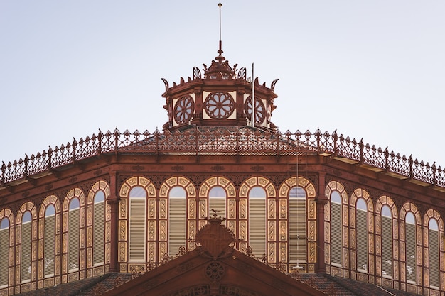 Foto zierkuppel des alten marktes von sant antoni in barcelona, ende des 19. jahrhunderts im gusseisernen stil erbaut