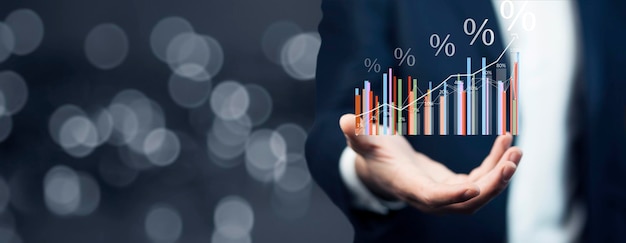 Zinssätze und Dividenden Geschäftsleute berechnen höhere Diagramme und prozentuale Investitionen