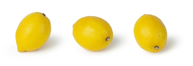 Zitrone in verschiedenen Winkeln auf weißem Hintergrund