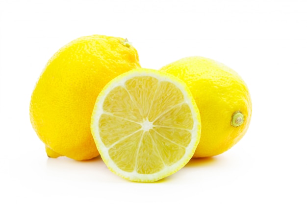 Zitrone, isoliert auf weiss