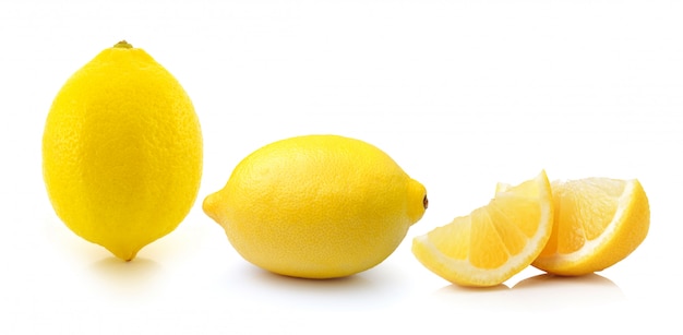 Zitronenfrucht lokalisiert auf weißem Raum