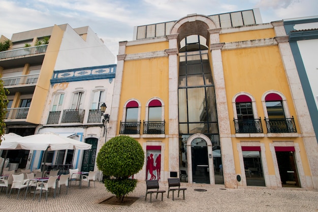 Zona comercial turística del centro principal del centro en la ciudad de Faro, Portugal.