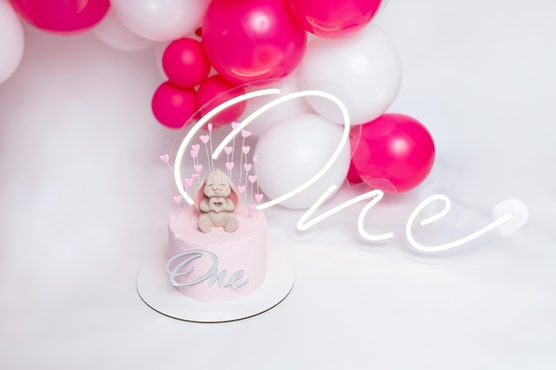 Foto zona de foto de aniversário feita de balões decoração festiva com inscrição de bolo um