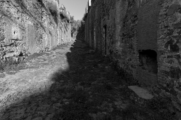 Zona degradada da zona velha de Castelo de Vide. Portugal.