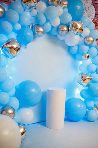 lente Resentimiento biología Zona de fotos con globos. decoración de cumpleaños para niños. decoración  festiva. globos fondo de fiesta infantil. zona de fotos festiva en azul. |  Foto Premium