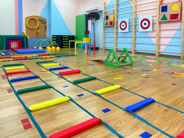 Foto zona de juegos para niños pequeños en el jardín de infantes.