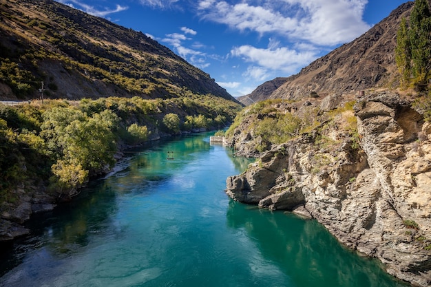 Zona minera de oro antiguo de Ripponvale por el río Kawarau en Nueva Zelanda