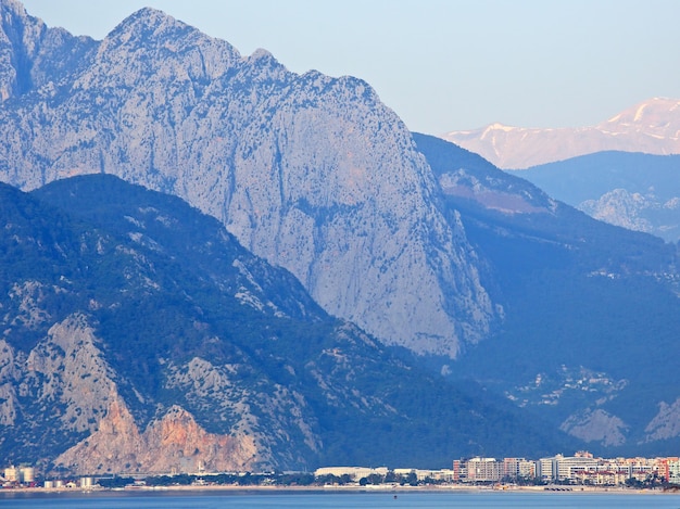 Zona montañosa de la costa mediterránea de Turquía