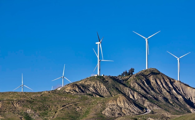 Zona rural da Sicília perto de Agrigento Aeolic turbinas de energia