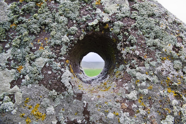 Foto zorats karer, karahunj - ruinas antiguas en armenia