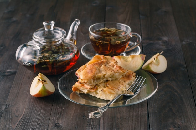 Zubereitung von hausgemachtem Apfelkuchen