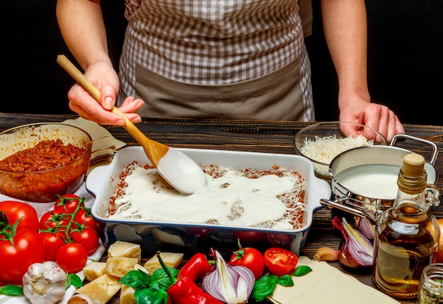 Zubereitung von hausgemachter Lasagne