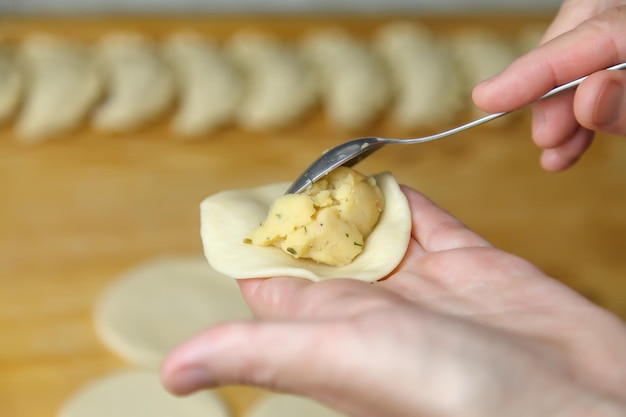 Zubereitung von Piroggen mit Kartoffeln zu Hause