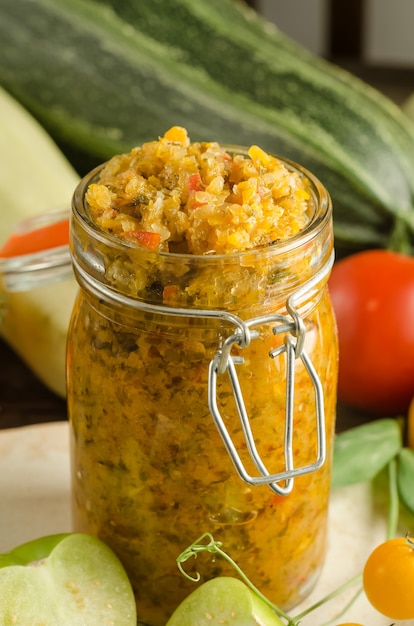 Zucchini-Kaviar im Glas, hausgemachte Zubereitungen