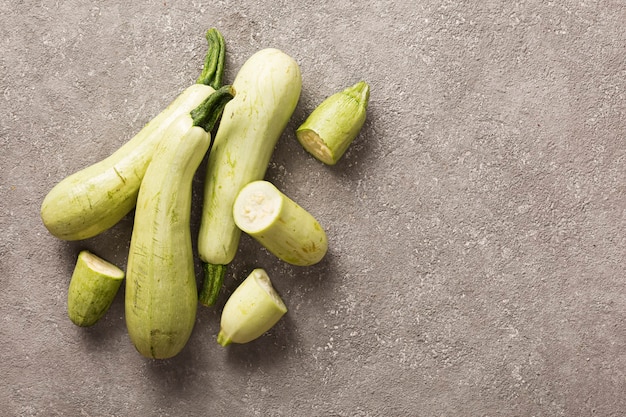 Zucchini saisonales Diätgemüse