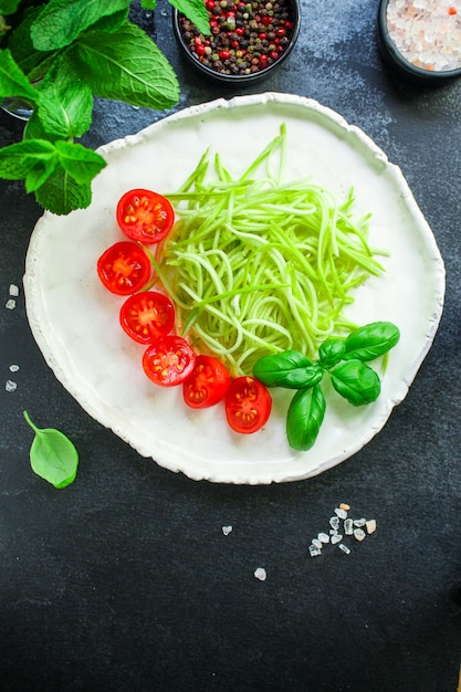 Zucchini-Tomaten-Gemüse-Salat-Snack