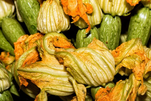 Zucchini Vegetables a la venta en el mercado