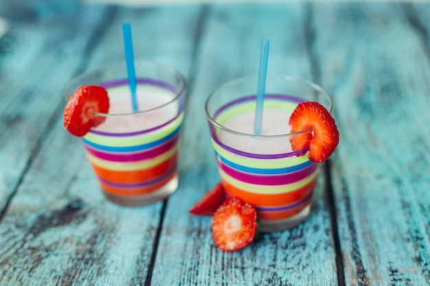 Zuckerdessert mit Eis und Beeren