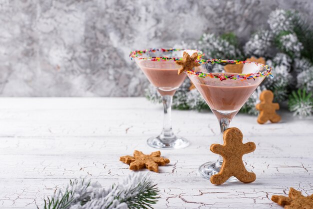 Zuckerkeks mit Streuselrand. Weihnachtscocktail