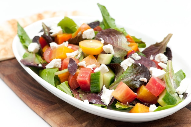 Zuckerrübensalat mit alten Tomaten und Feta