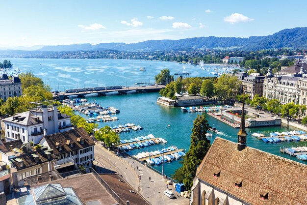 Foto zürich-skyline mit see von oben auf der reise in der schweiz