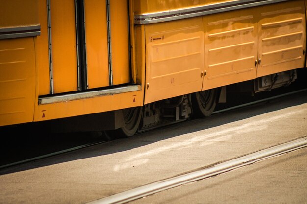 Foto zug am bahnhof