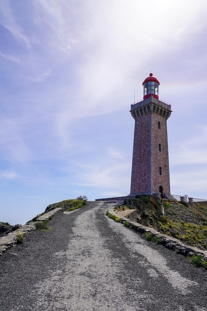 Zugang zum Leuchtturm von Cap Bear an der Küste des Mittelmeers in Port-Vendres, Frankreich