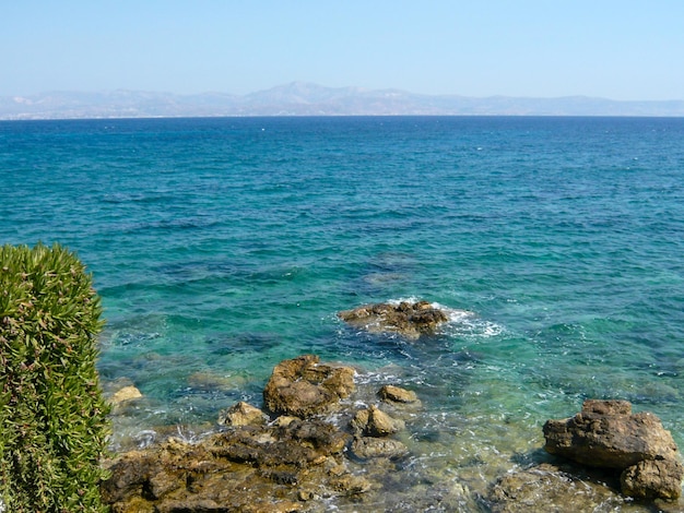 Zugang zur Mittelmeerküste zum Strandmeer im Süden von JuanlesPins in Antibes, Frankreich