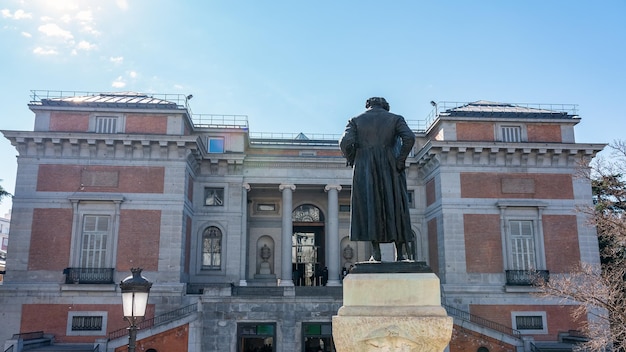 Zugangsfassade zum Inneren des Prado-Museums in der touristischen Stadt Madrid Spanien