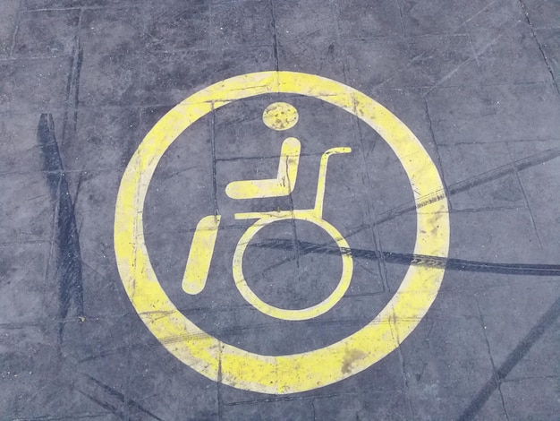 Zugangsschild für Behinderte auf der Straße