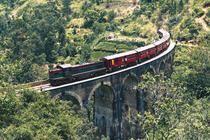 Foto zugüberfahrt-teeplantage in asien