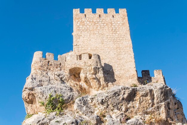 Foto zuheros pueblo blanco de la provincia de córdoba en españa