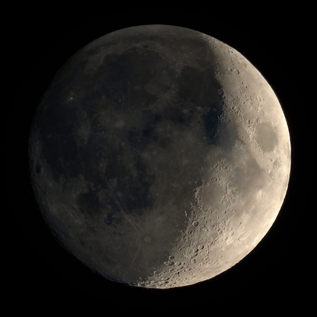 Zunehmende Mondsichel mit Teleskop gesehen