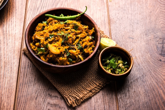 Zunka Bhakar Pithla ou pitla, receita vegetariana popular da Índia