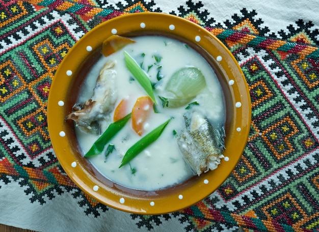 Zupa rybna - Vintage Fischsuppe in Galichyna mit Sauerrahm und Knödel